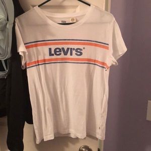 Levi’s tee